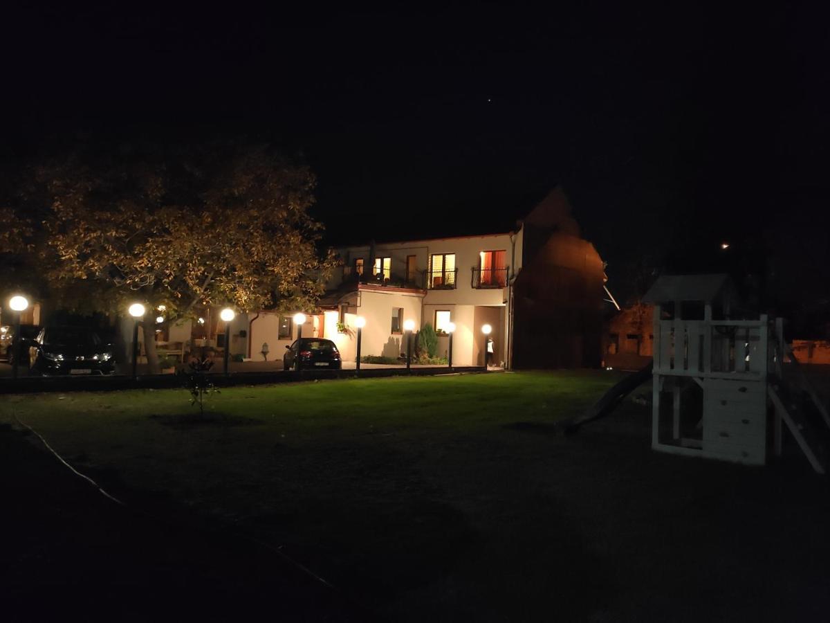 LuDo Apartman Hotel & Spa Makó Exterior foto