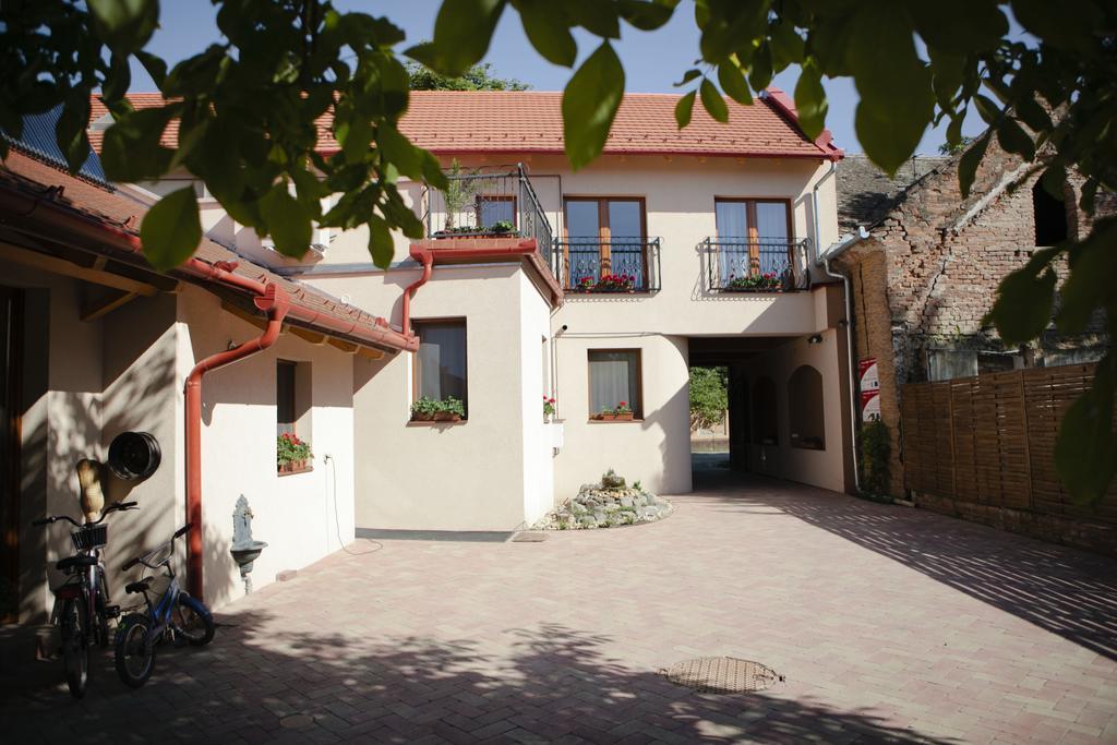 LuDo Apartman Hotel & Spa Makó Exterior foto