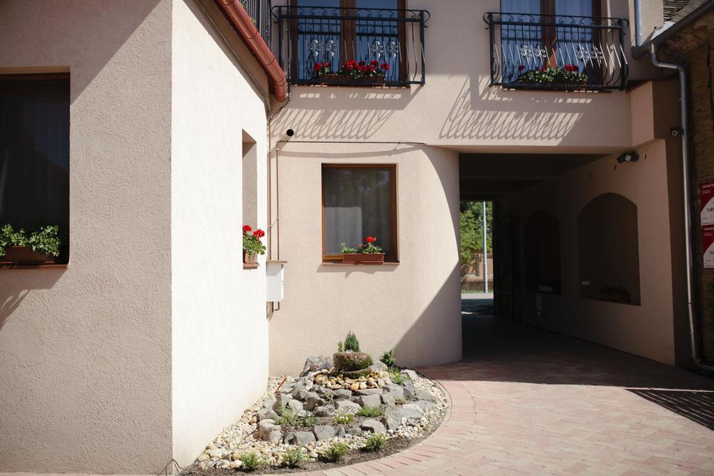 LuDo Apartman Hotel & Spa Makó Exterior foto
